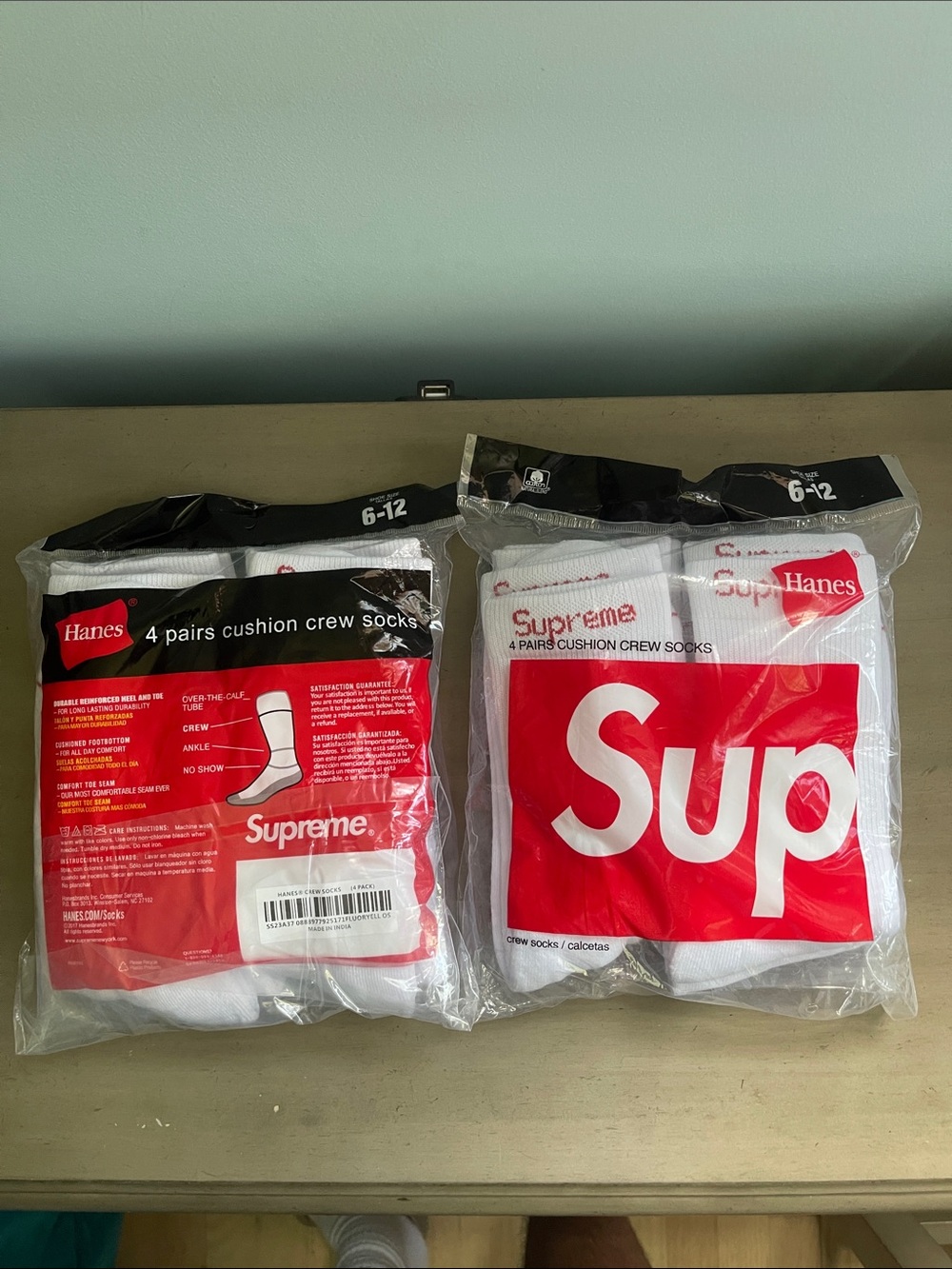 Hanes x Supreme White Cushion Crew Socks - 4 Pack